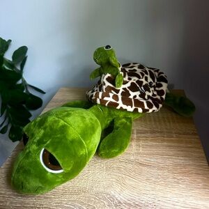 ‘Maine’ Plush Turtles